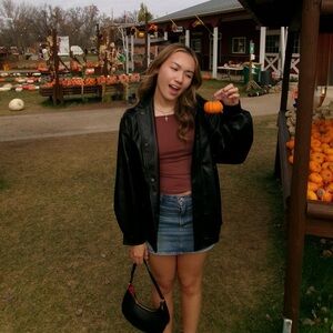 Meet your Posher, Maella